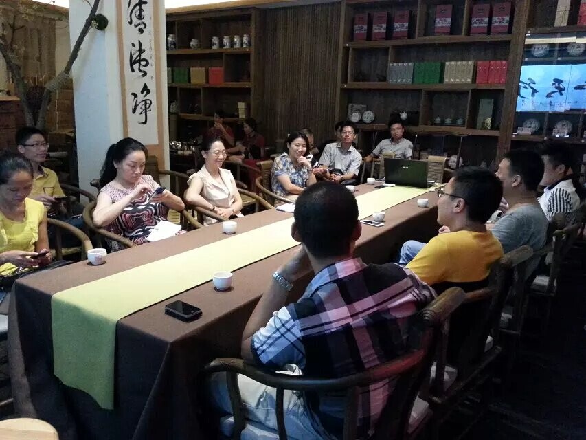 這不是相親會(huì )，俺們在進(jìn)行業(yè)內交流